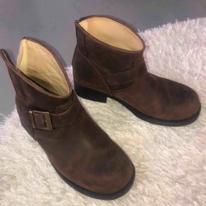  - Skit snygga Johnny bulls köpte förra hösten men endast använda i ca 2 veckor så som helt nya! Nypris 900-1000kr