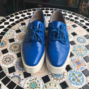 Electric blue derby shoes, never been worn. 36.