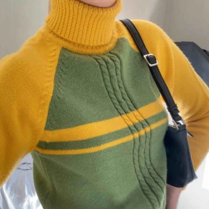  - Fet tröja från beyond retro, vet ej märket. Kvaliten på tröjan är extremt bra 🖤 tröjan finns kvar! Ingen har budat så det är fritt fram🖤