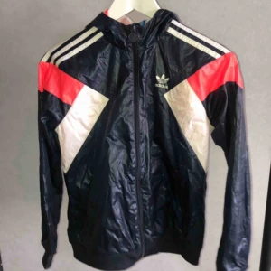  - Adidas jacka, vindjacka superfint skick!