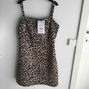  - Gullig oanvänd klänning🐆💕