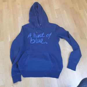 Hoodie från H&M - Najs hoodie från H&M som inte används mer. Fortfarande mjuk på insidan. 