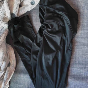  - Jätte bra tränings tights, insydda vid rumpan för att framhäva den☺️ kan mötas upp i Gbg området eller lägga i brevlåda i Gbg, annars tillkommer frakt🌷