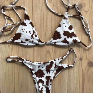  - Så cool bikini från Shein som tyvärr var för liten. Set står storlek S men den är mer som en xs💕
