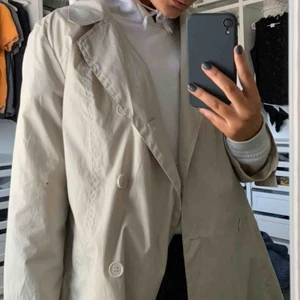  - snygg blazer köpt på second hand, snygg att ha oversize. aldrig använd. skickas mot fraktkostnad 🦋