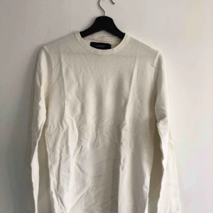  - Vit tröja ☁️  kan mötas upp i Jönköping annars står köparen för frakten