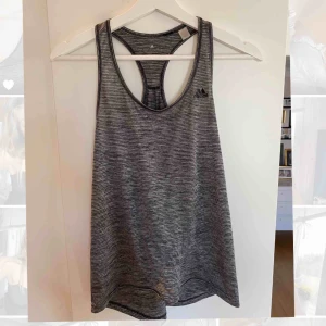  - Träningslinne från adidas 