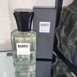 Barfly parfym - Eau de toilette 100 ml Oöppnad  Nypris: 600 Nu: 400 Funkar för både kvinnor och män
