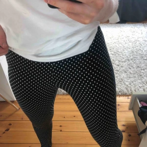  - prickiga så sköna byxor, passar till mycket. 