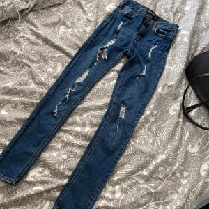  - Slitna jeans  Storlek xs 