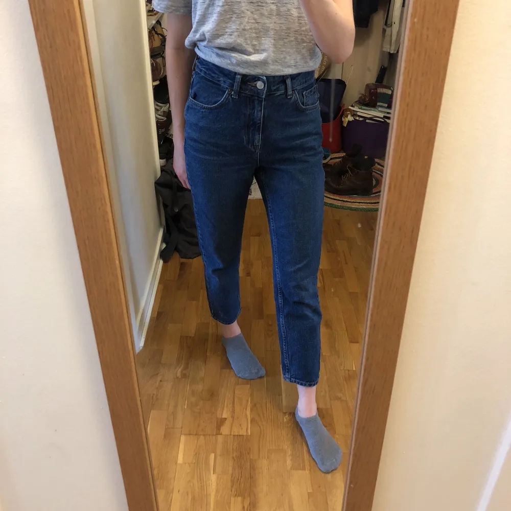 Supersköna jeans från Monki i modellen MOM. Kan mötas upp i Sthlm och Uppsala. Frakt tillkommer. . Jeans & Byxor.
