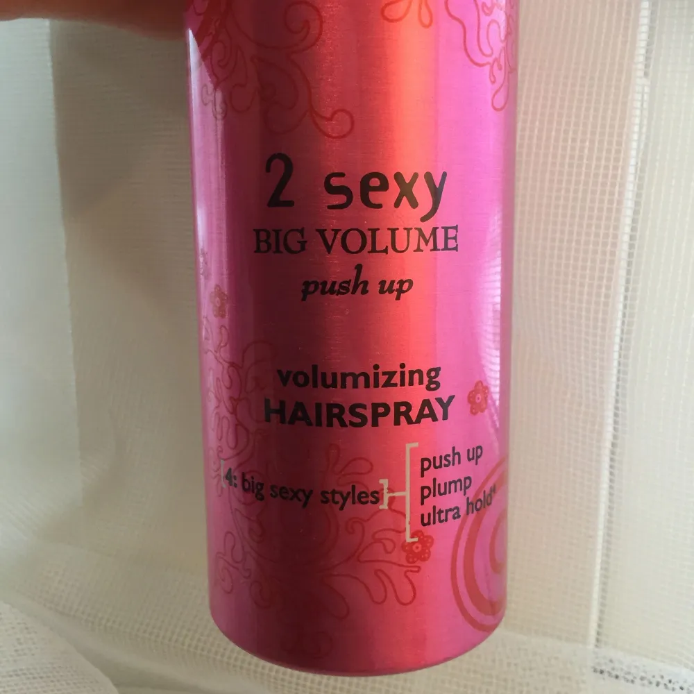 2 sexy big volume push up volumizing hairspray från Schwartzkopf serie Got2b som ger - push up, plump, ultra hold. Säljer denna eftersom den inte kommer till användning. Pris och frakt kan diskuteras. Villig att mötas upp!. Accessoarer.