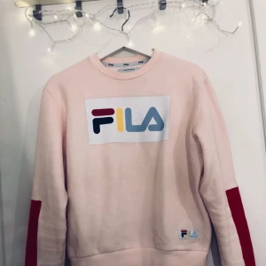  - Köpta från Asos för ett år sedan - skick 10/10 på båda. Kvitto finns!  Varma o supermjuka - byxorna är knappt använda. Nypris för båda: 1249:-  byxor: L tröja: M Paket köp. 🌸 🌸   •tvättat, struket och vikt när ni får plagget!•