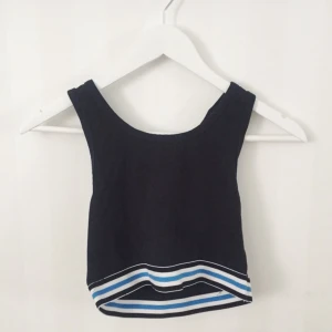  - fin croptop från BikBok, aldrig använd🌸