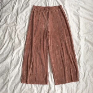  - Plissera culottes, färgen är mer rättvis på sista bilden! Frakt tillkommer ⭐️