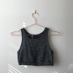  - Glittrigt kort linne