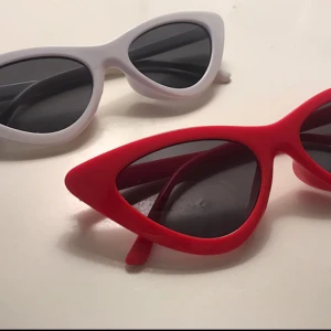  - Säljer dessa snygga solglasögon, 50kr styck!