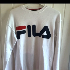  - Fila tröja storlek S, köpt för 699:-  Skick 9/10 endast använd fåtal gånger, inga fläckar eller dylikt :)