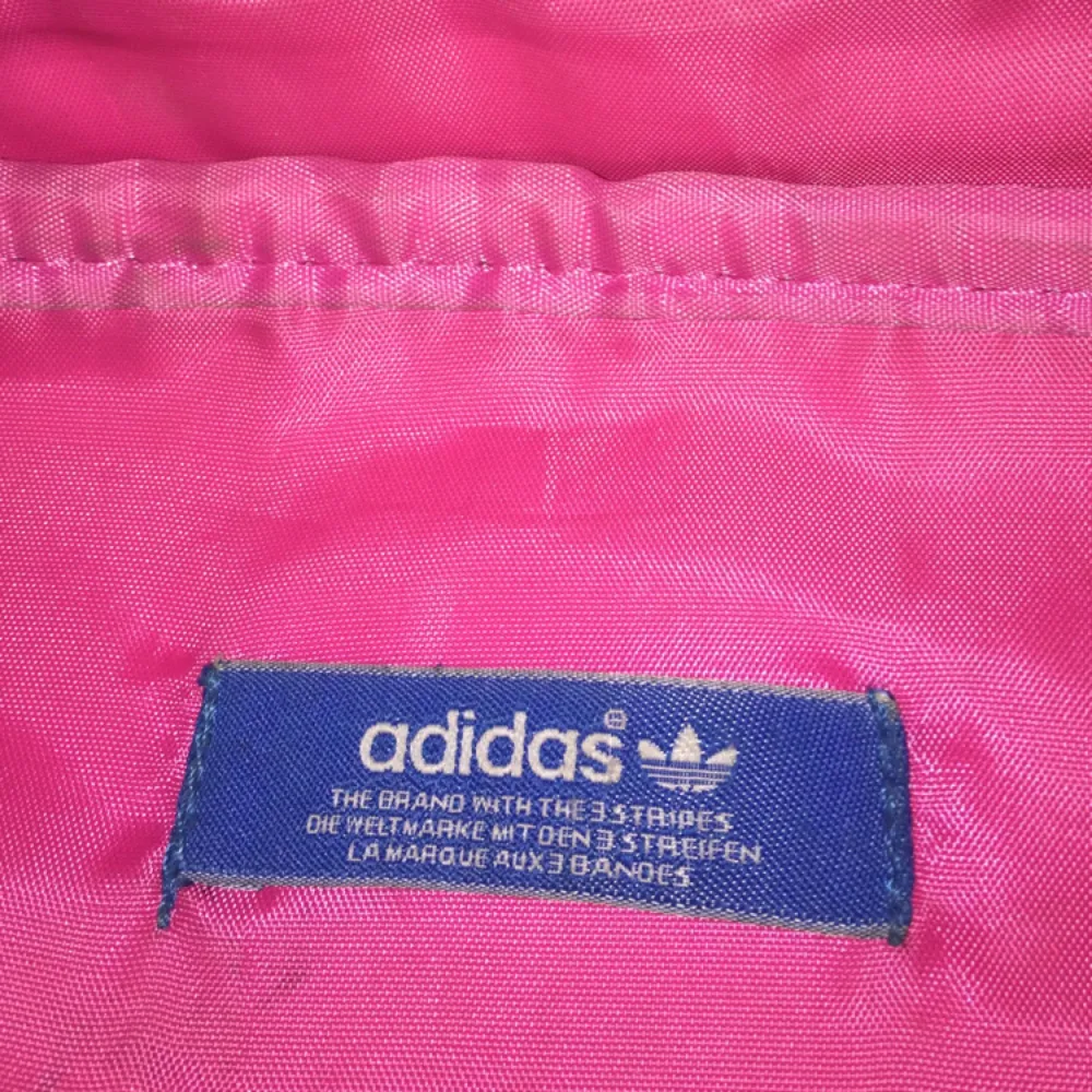 Rosa Adidas . Väskor.