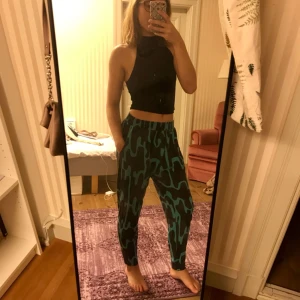  - Coola byxor från Monki. 