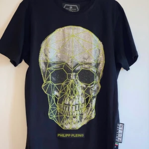 philipp plein t-shirt  - pp t-shirt grön storlek m och L pssar båda