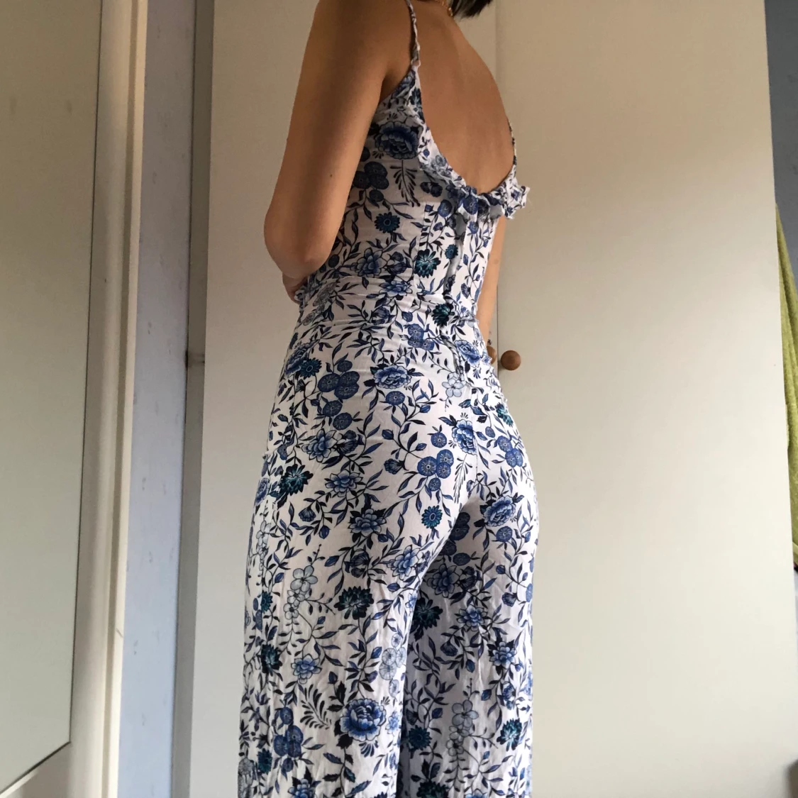 Blommig byxdress - 90