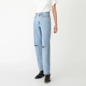 Carin Wester jeans - Säljer nu mina super fina straight jeans från Carin Wester. Storlek 36. Helt Slutsålda. Köpta för : 599 kr. Köparen står för frakt! Om fler är intresserade blir det budgivning! 🥰🥰 