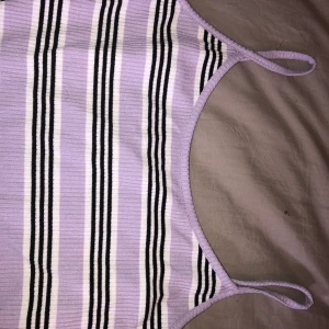 Body Strl M - Body från Primark, London. Använd en gång. Startpris 50kr. Buda! 🌻OBS! Du står för frakt om du ej kan mötas