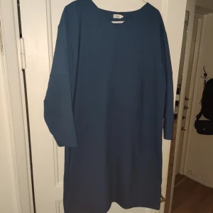 Filippa K  - FILIPPA K Meghan Klänning nypris 1300:-