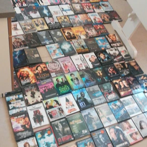 DVD Filmer  - 5kr styck. Har en full flyttlåda och lite till! Finns o hämta i Västerås, går bra att komma och kolla igenom alla filmer men va helst seriös Köpare/samlare då jag tar mig tid att visa upp allt isf.