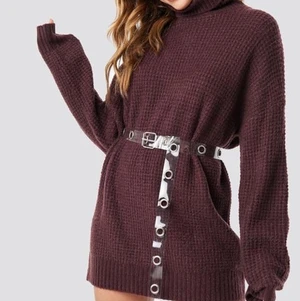 Nakd klänning - Hej jag säljer en klänning som är designad av linn Ahlborg från nakd svin snygg går att använda som tröja och klänning och är i xs. Säljer för 200kr ink frakt! 