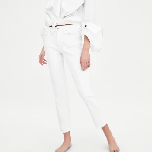 Vita raka jeans - Vita jeans i modellen Straight. Nypris 399:-