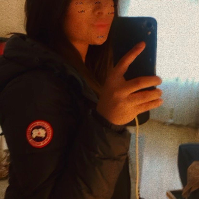 Hej! Säljer min canada goose dunjacka. köpte min dunjacka från Johnells för 3 månader sen och har använt den fåtal gånger. Jackan är i bra skick och kvittot finns. Priset kan diskuteras vid snabbaffär.köptes för 6000 kronor. Jackan är slutsåld på johnells. Jackor.