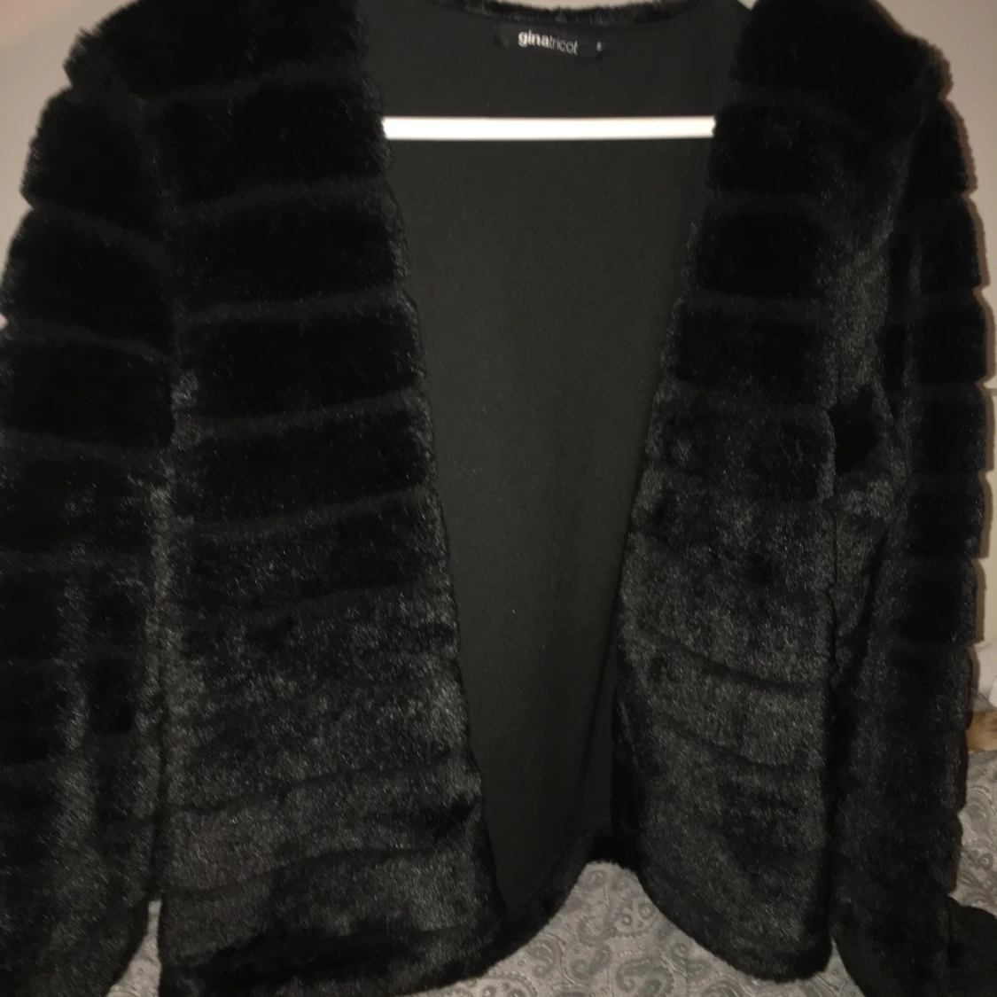 Pälsjacka från ginatricot  - 90