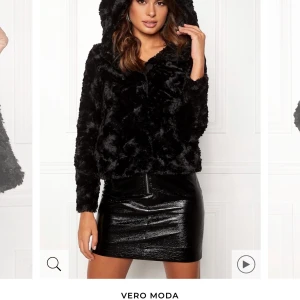 Pälsjacka - Väldigt populär pälsjacka, använd fåtal gånger. 