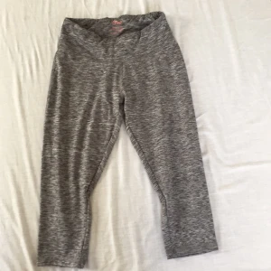 Capribyxor  - Helt nya bra skic oanvända för att dom är i en liten strl 