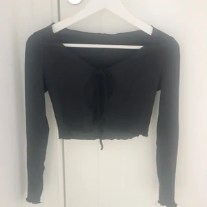 Svart knyttopp - Jättesöt svart knyttopp som endast är använd en gång. Köparen står för frakt 💕