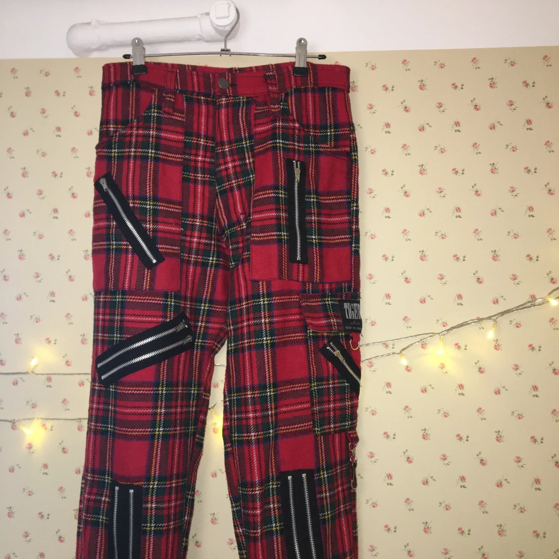 Skotskrutiga byxor med blixtlås