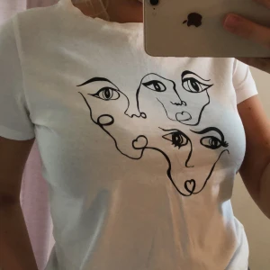 Snygg t-shirt ifrån NA-KD - Skitsnygg t-shirt ifrån NA-KD🌸 jättefint skick