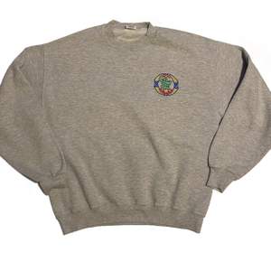 Grå vintage sweater! Bud från 350, säljes direkt för 500 + frakt 
