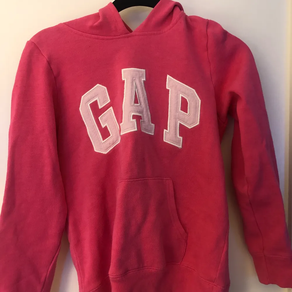 En rosa GAP hoodie i kids storlek 160. . Hoodies.