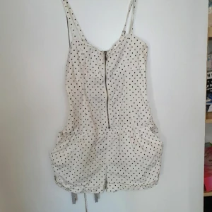 Jumpsuit - Ute på fler sidor och djur finns i hemmet