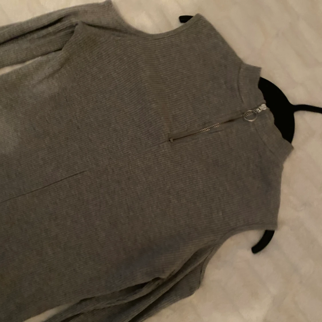 Grå tröja  - 91