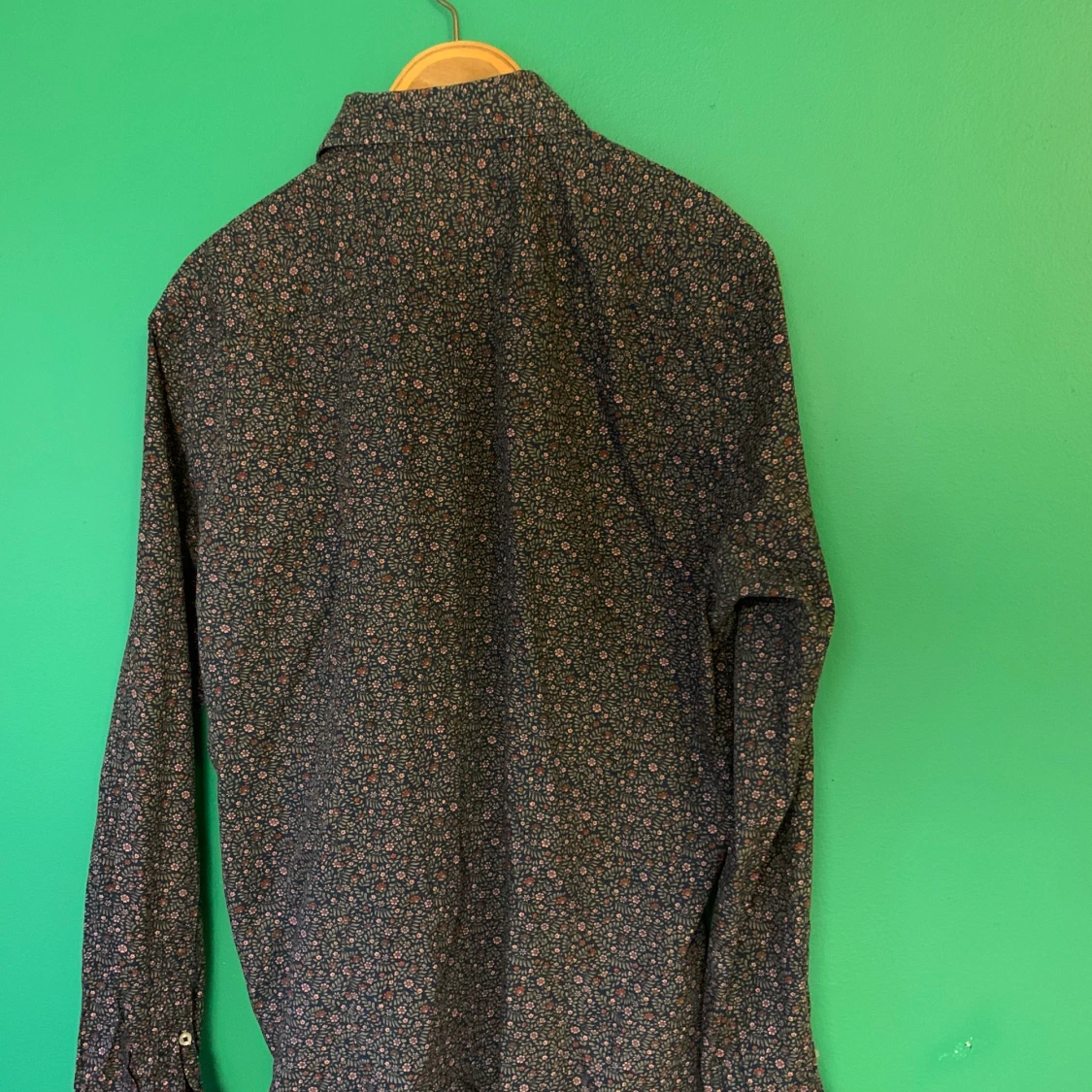 Småblommig skjorta från Bläck stl L 41/42  - 90