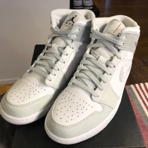 Jordan 1 Mid Camp 42,5 - Nya helt oanvända Jordans i storlek 42,5