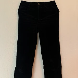 manchester byxor  - svarta manchesterbyxor från hm. 