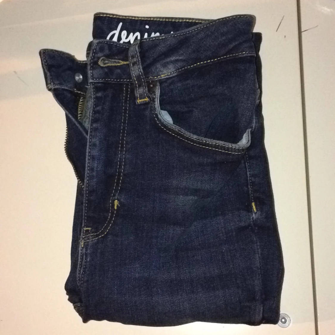 Lite tajta jeans och lite stora längst ner! - 91