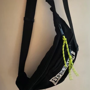 Väska - Magväska från bik bok. Buda.