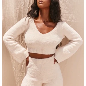 Oh polly cozy lounge top, ivory, xs - En supermysig topp i färgen ivory från oh polly. Har endast provat plagget en gång och alla lappar är kvar. Köparen står för frakt. Ordinarie pris: 28 euro