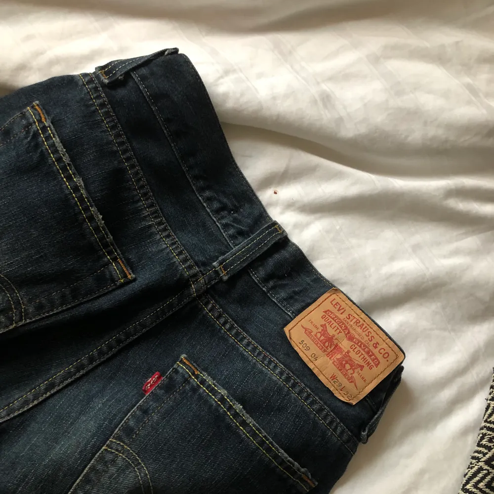 Skitsnygga lågmidjade Levis jeans! Säljer då de tyvärr är för små för mig. Jeans & Byxor.